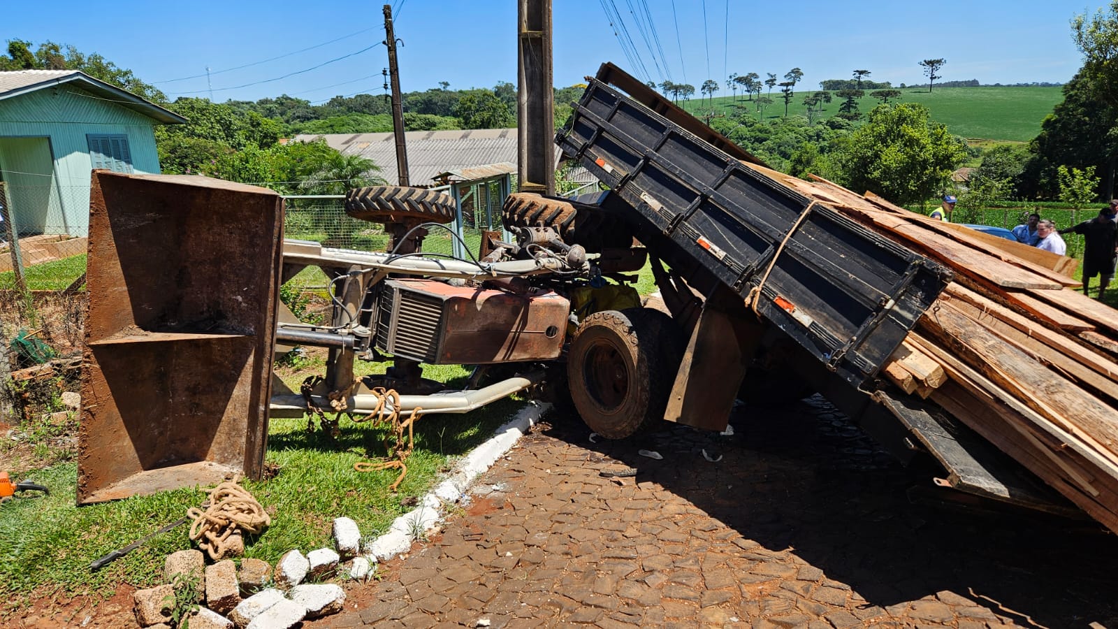 Homem Morre Em Acidente Trator Em Guatambu