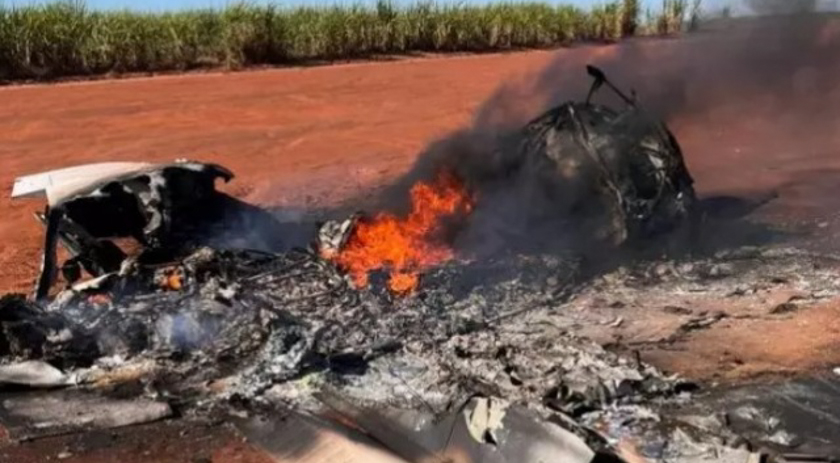 Homem bota fogo em aeronave e foge após ser interceptado pel