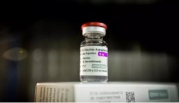 AstraZeneca admite que vacina contra Covid pode causar efeito colateral raro