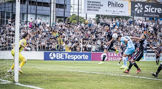 Com gol no segundo tempo, Londrina vence Operário no jogo de ida da semifinal do Paranaense