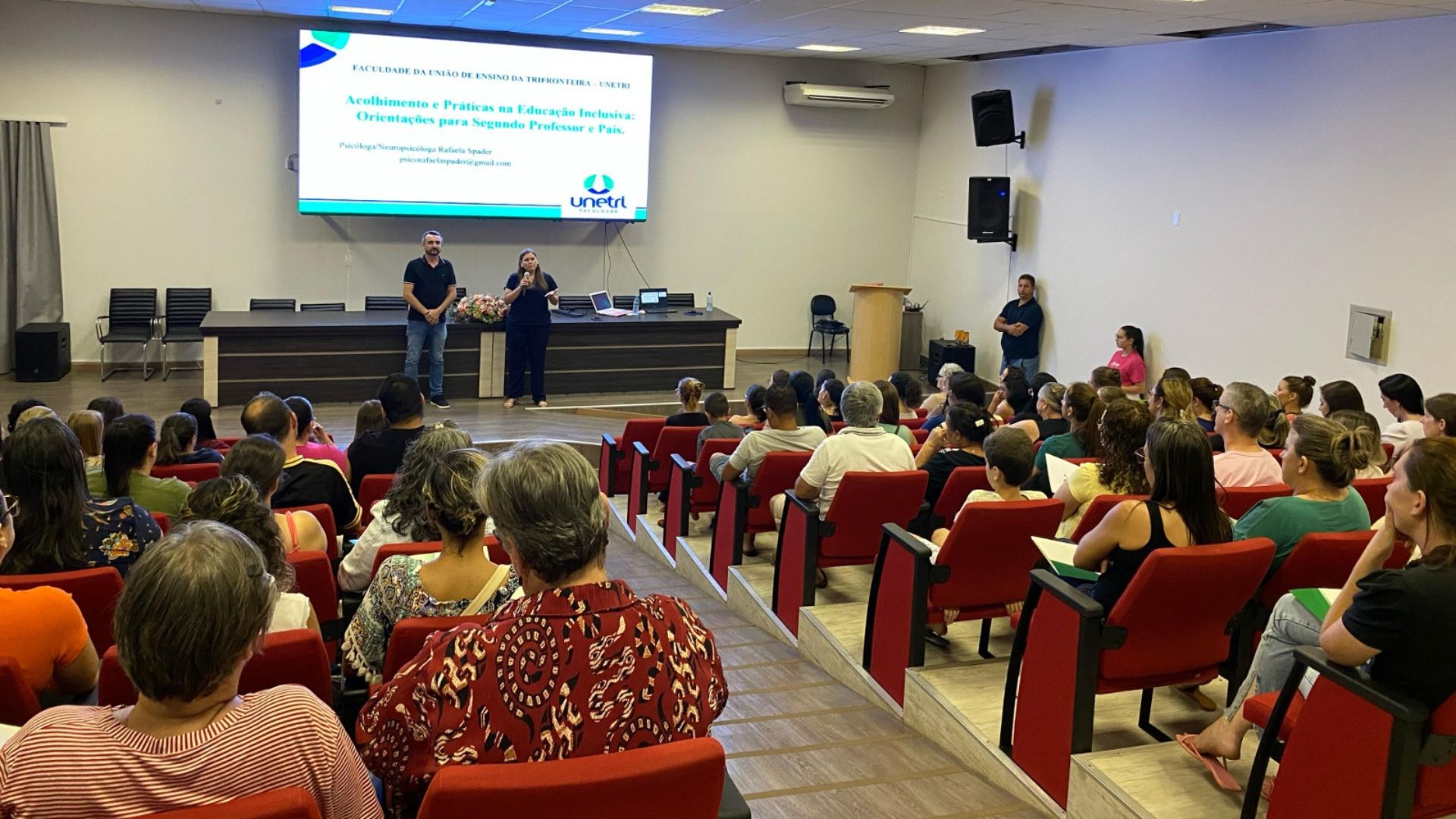 Palestra "TEACOLHO" sobre inclusão infantil reúne comunidade e especialistas