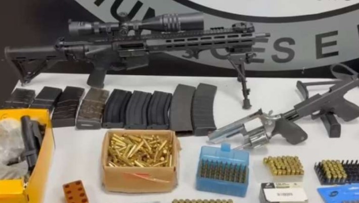 Polícia prende colecionador suspeito de desviar fuzis e pistolas para facções criminosas