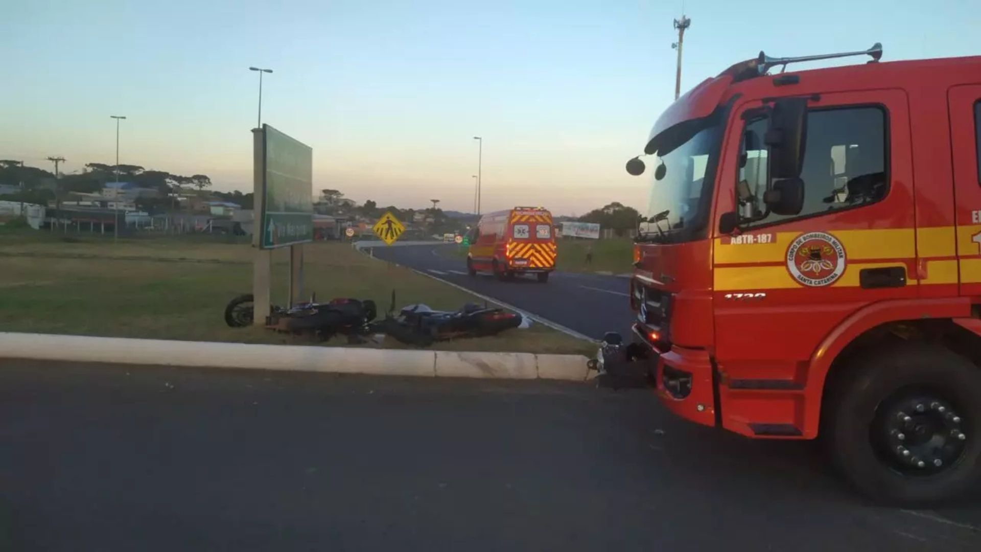 Grave colisão entre motos deixa dois feridos na BR-282