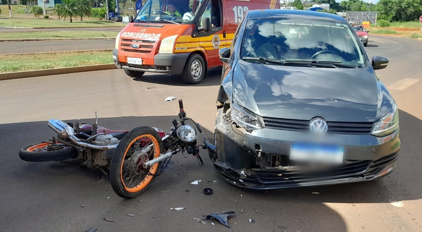 Homem Fica Ferido Em Colisão Envolvendo Carro E Moto