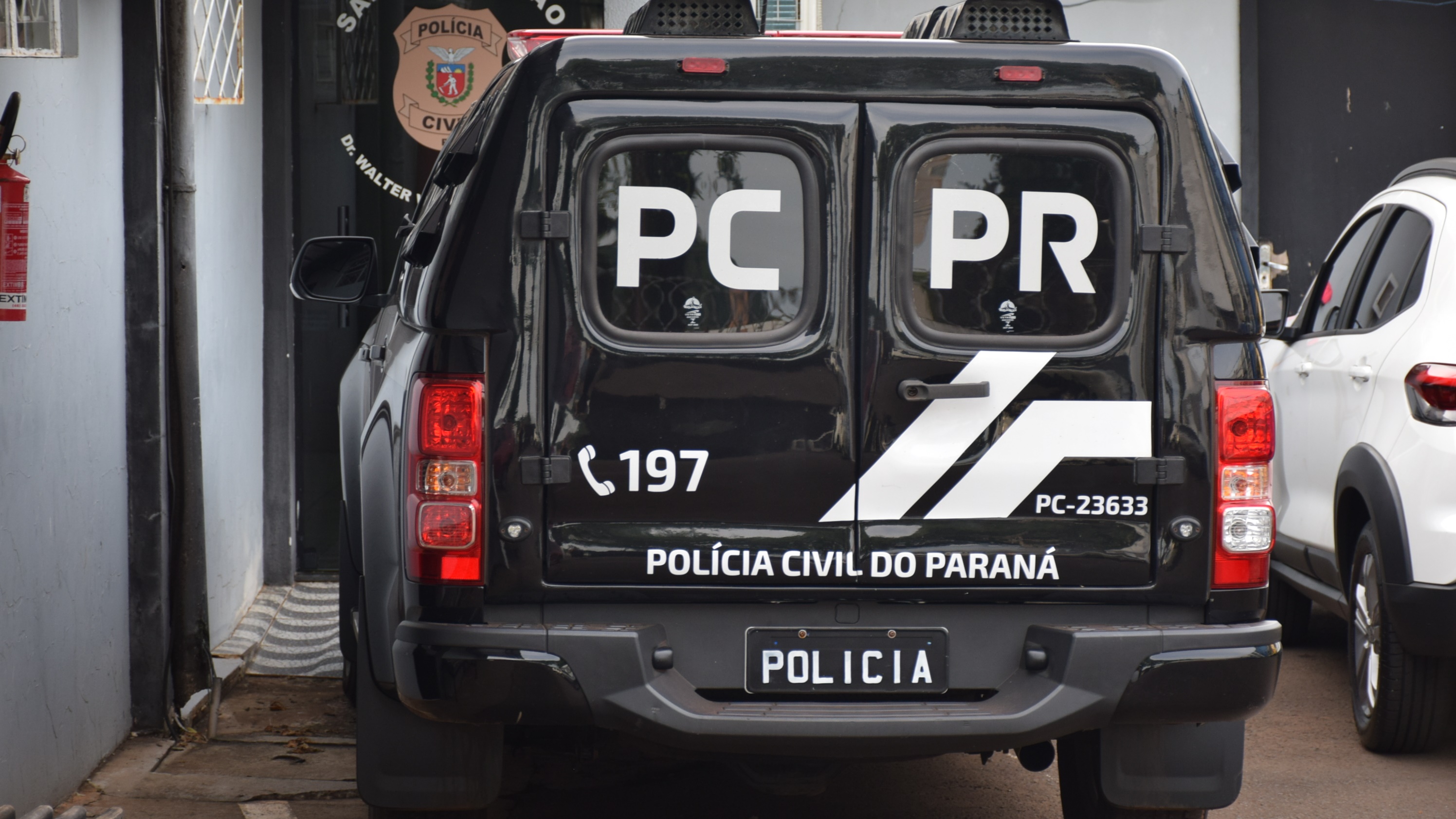 Polícia Civil prende em flagrante uma mulher por posse ilegal de arma de fogo