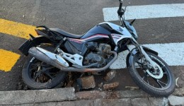 Colisão entre carro e moto deixa jovem ferido