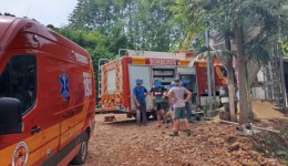 Homem fica pendurado dentro de silo em Riqueza e bombeiros realizam resgate