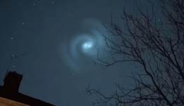 Espiral misteriosa no céu assusta moradores; veja