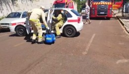 Carro capota após colisão e condutora gestante fica ferida