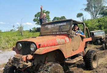 Adrenalina e perrengues selam amizades com um bocado de lama na Trilha de  Jipes