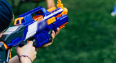 O impacto das armas de brinquedo na infância