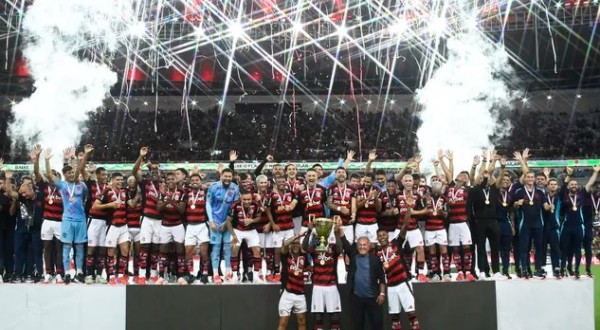 Flamengo empata com o Fluminense e é campeão carioca