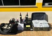 Polícia flagra motorista transportando garrafas de vinho cobertas com pano na SC-155