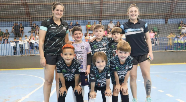 Barracão - Escolinha Squad Futsal participa de amistoso em Santo Antônio do Sudoeste pela Copa Aesupar