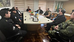 Prefeito Ricardo Ortiña se encontra com agentes da segurança pública da Fronteira