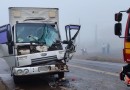 Colisão entre caminhões deixa motorista gravemente ferido