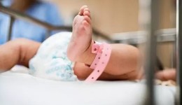 Técnica de enfermagem aplica leite ao invés de soro na veia de bebê