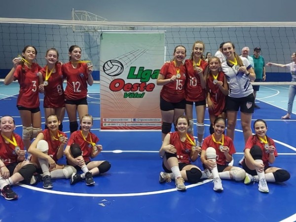 Voleibol de Guaraciaba conquista primeiro lugar na Liga Oeste