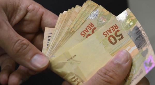 Brasileiros ainda não sacaram R$ 7,79 bi de valores a receber; saiba como consultar