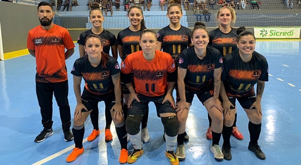 Fenix Dionísio Cerqueira estreia com vitória no regional de Futsal Feminino realizado em Santo Antonio do Sudoeste