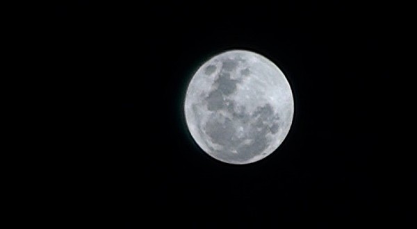 Última super lua do ano abrilhanta o céu da Tri-Fronteira