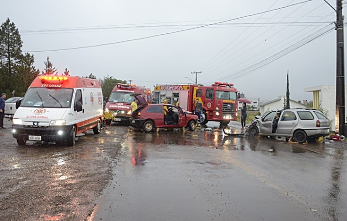 Seis pessoas ficam feridas em gravíssimo acidente na rodovia de acesso à Aduana de Cargas